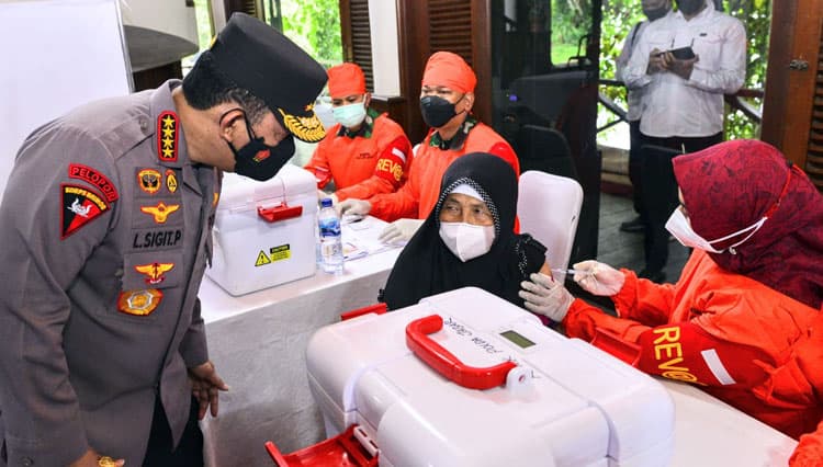 Kapolri Minta Akselerasi Vaksinasi Booster untuk Lansia